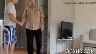 Steaming young hottie fucks old guy